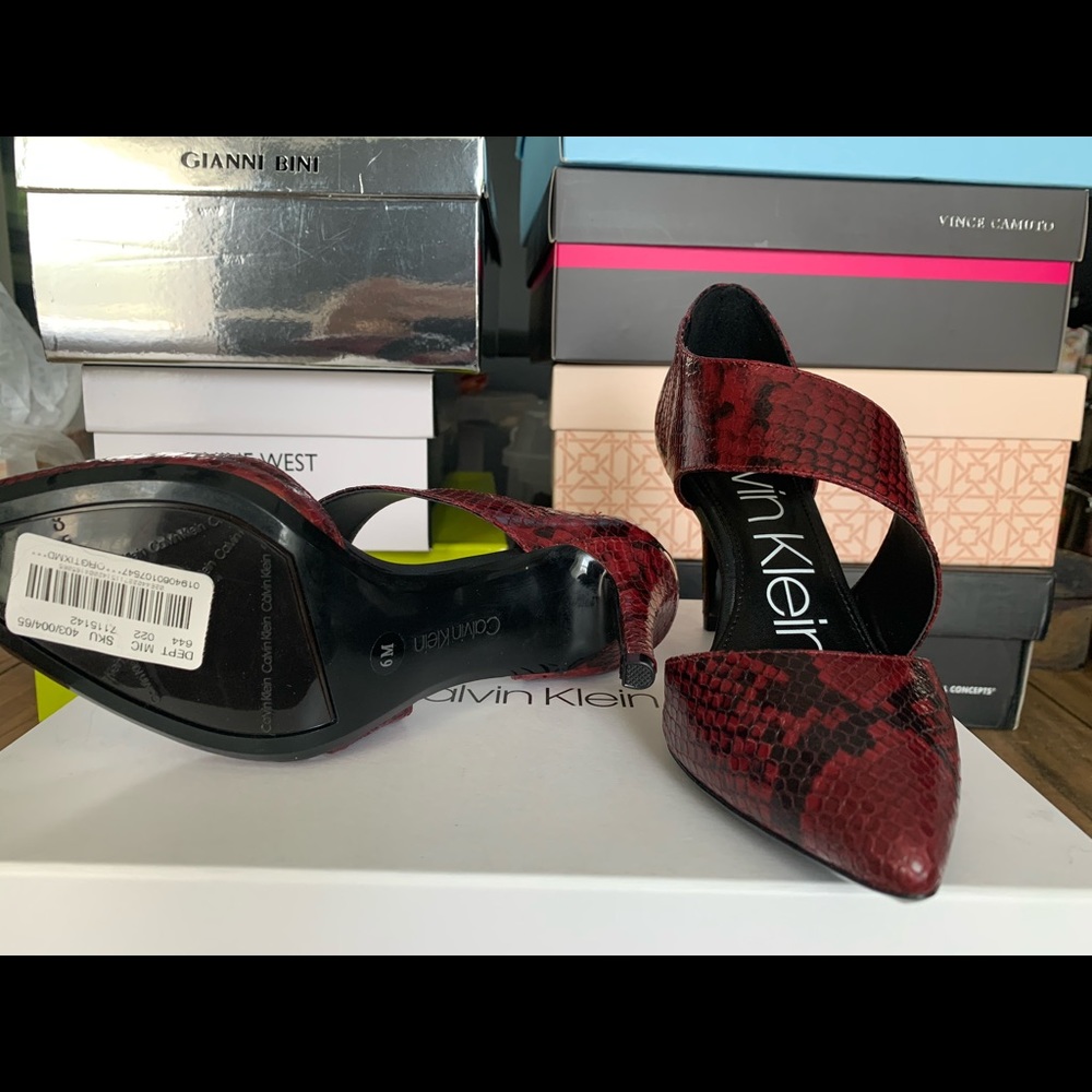 Calvin Klein Shoe - Picture 4 of 6